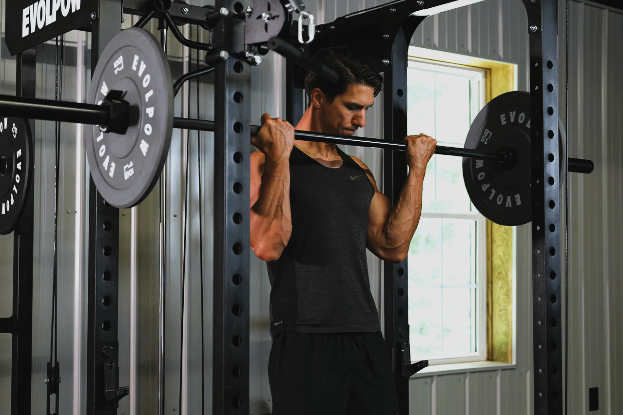 Athlete performing a snatch with stable overhead position